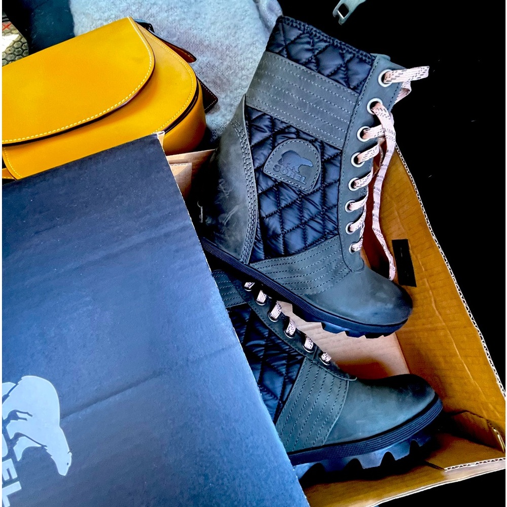 Super cute wedge boots